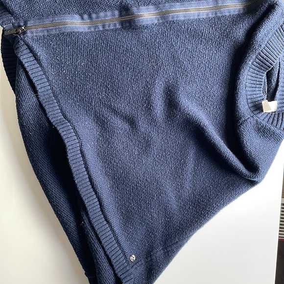 Lulu Lemon Merino Wool One-Size sweater/poncho - Navy Blue with black zipper - Picture 2 of 2